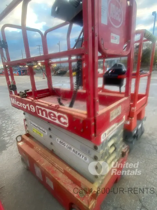 2018 MEC MICRO 19 Scissor Lift
