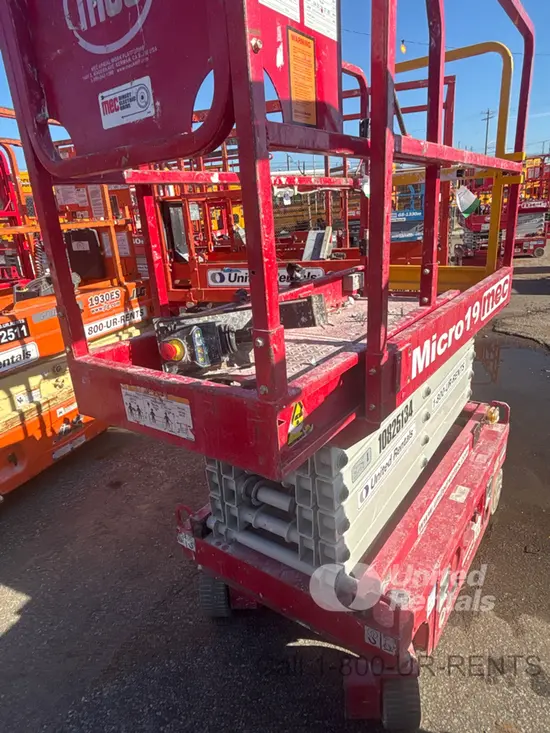 2018 MEC MICRO 19 Scissor Lift
