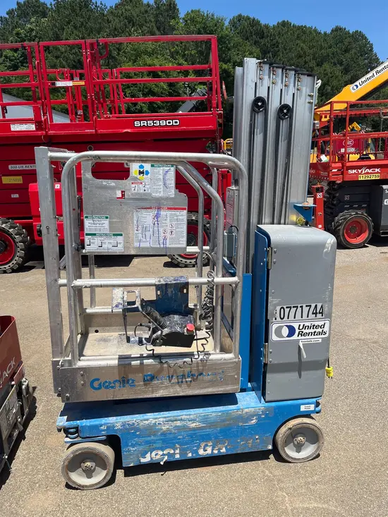 2018 Genie GR-20 Self-Propelled One-Person Lift