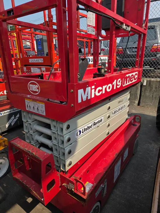 2019 MEC MICRO 19 Scissor Lift