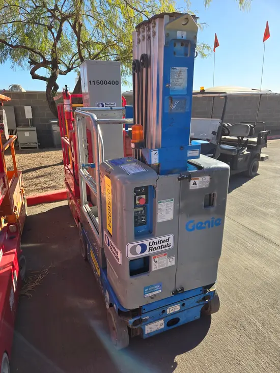 2015 Genie GR-20 Self-Propelled One-Person Lift