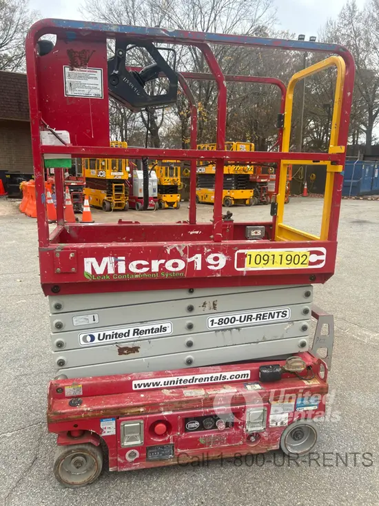 2019 MEC MICRO 19 Scissor Lift
