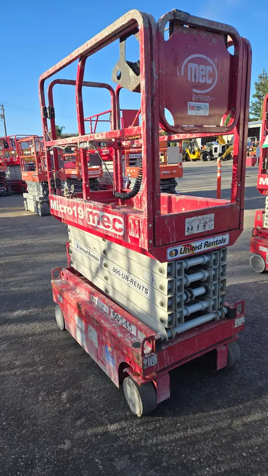 2018 MEC MICRO 19 Scissor Lift