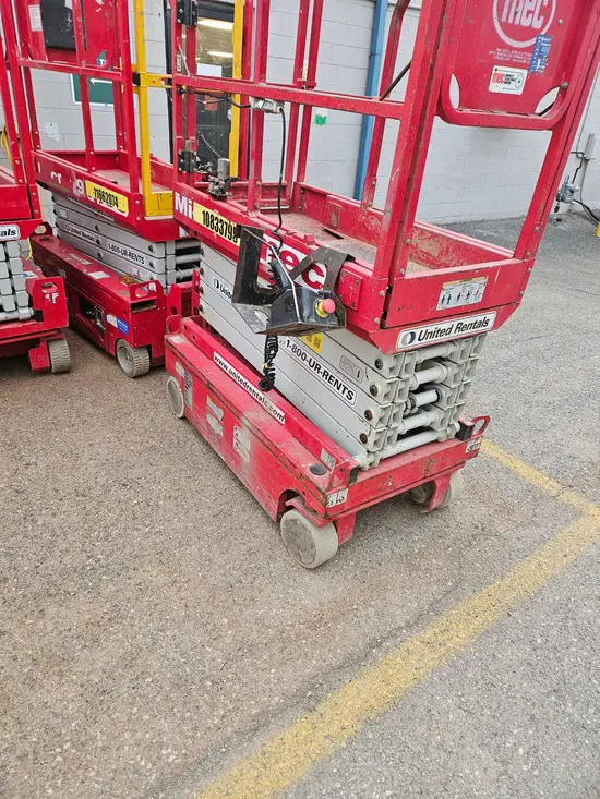 2018 MEC MICRO 19 Scissor Lift