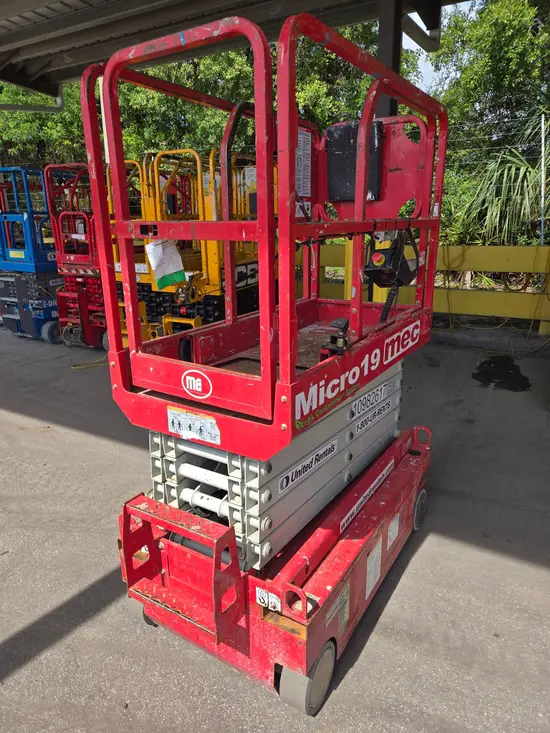 2019 MEC MICRO 19 Scissor Lift