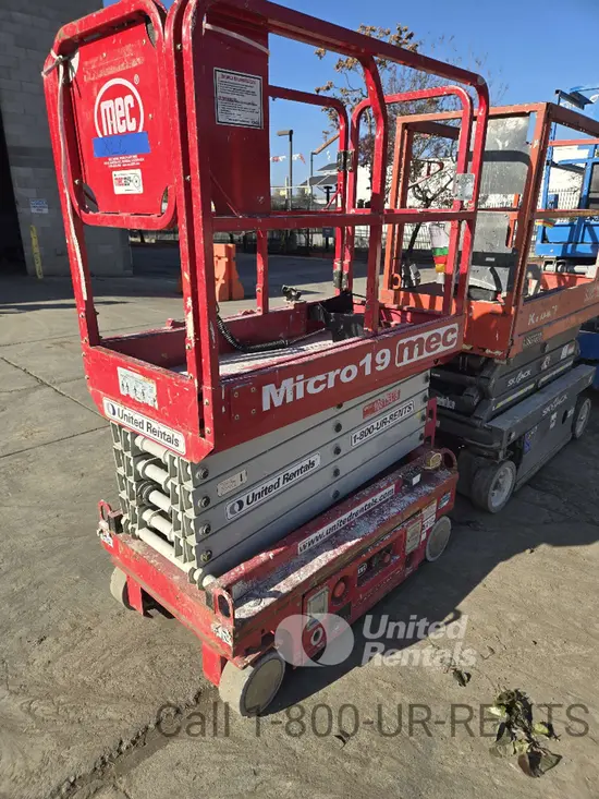 2018 MEC MICRO 19 Scissor Lift