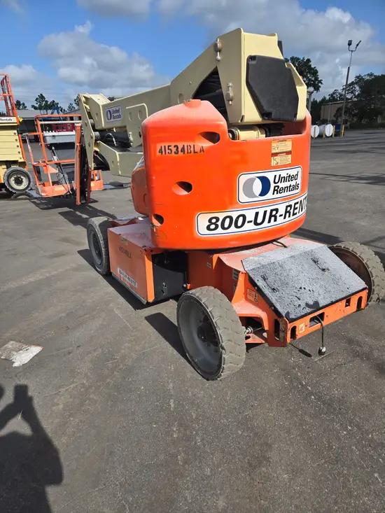 2017 JLG E400AJPN Articulating Boom Lift