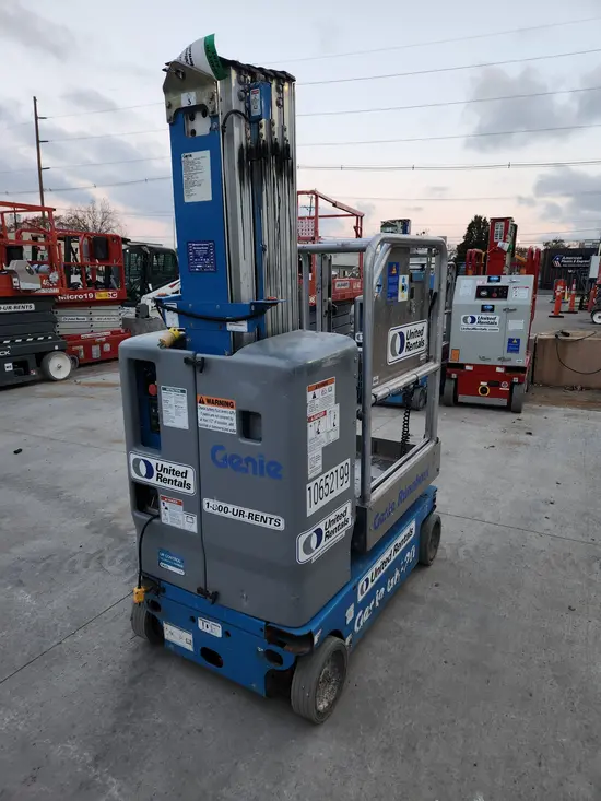 2017 Genie GR-20 Self-Propelled One-Person Lift