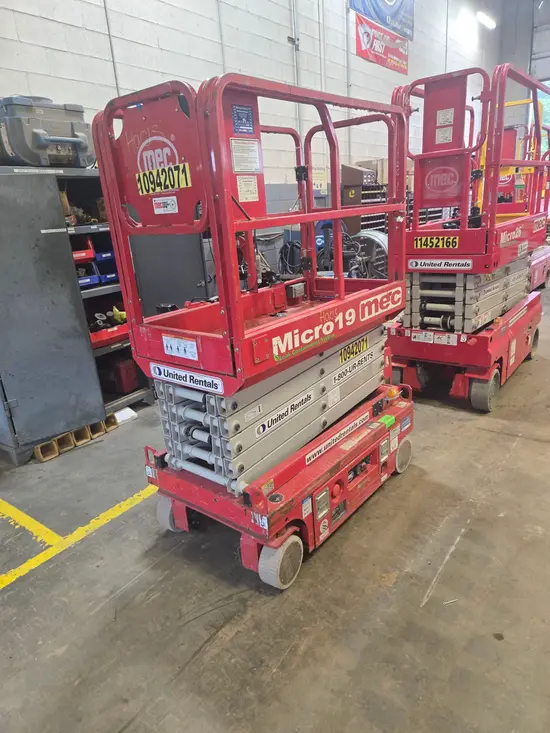 2019 MEC MICRO 19 Scissor Lift