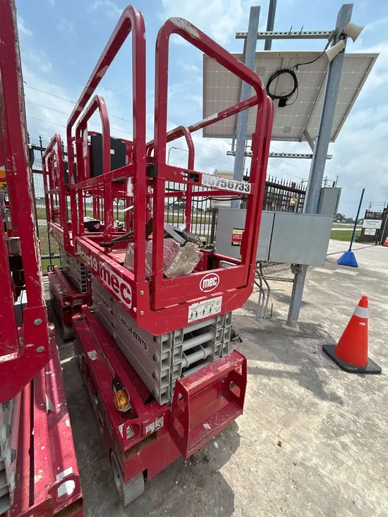 2018 MEC MICRO 19 Scissor Lift