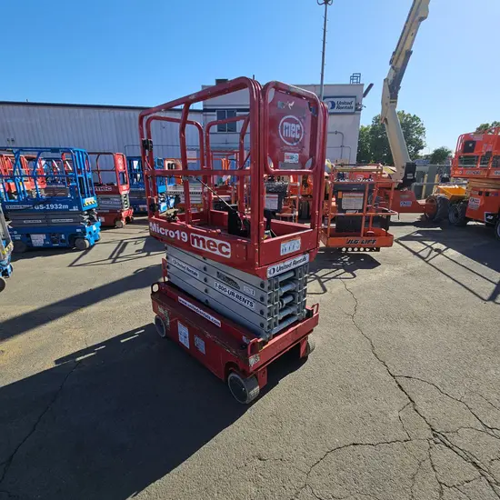 2019 MEC MICRO 19 Scissor Lift