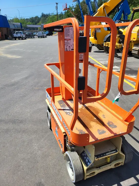 2018 JLG 1230ES Self-Propelled One-Person Lift