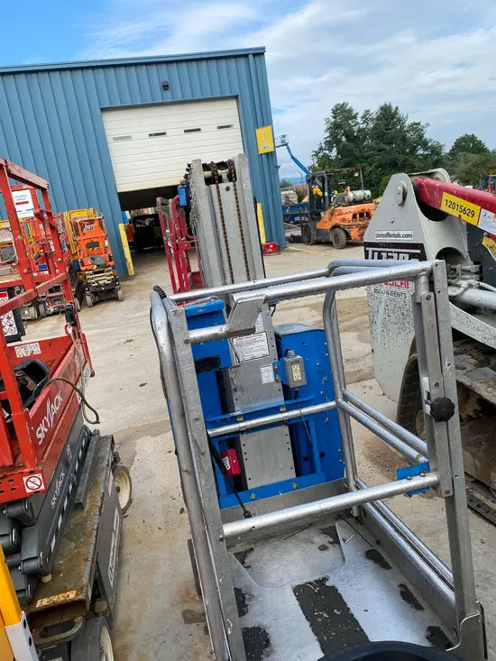 2016 Genie GR-20 Self-Propelled One-Person Lift