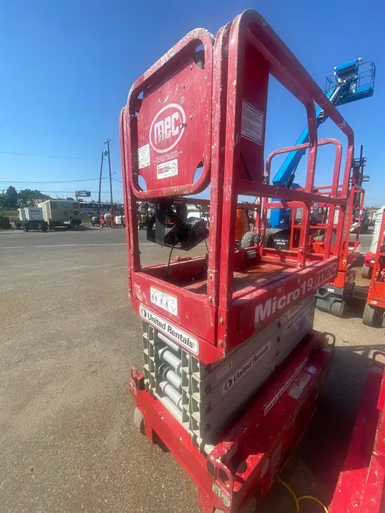 2019 MEC MICRO 19 Scissor Lift