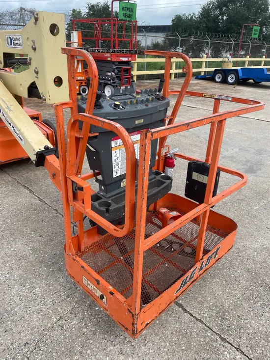 2017 JLG E400AN Articulating Boom Lift