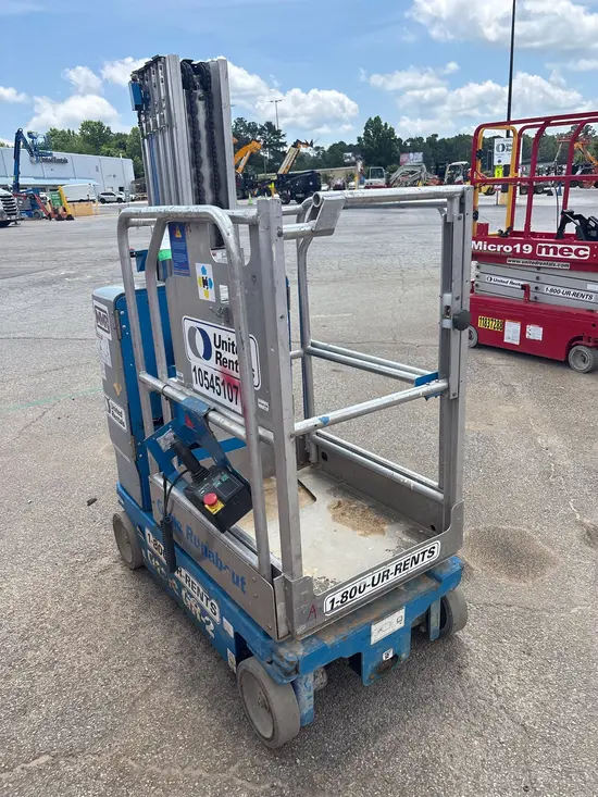 2016 Genie GR-20 Self-Propelled One-Person Lift