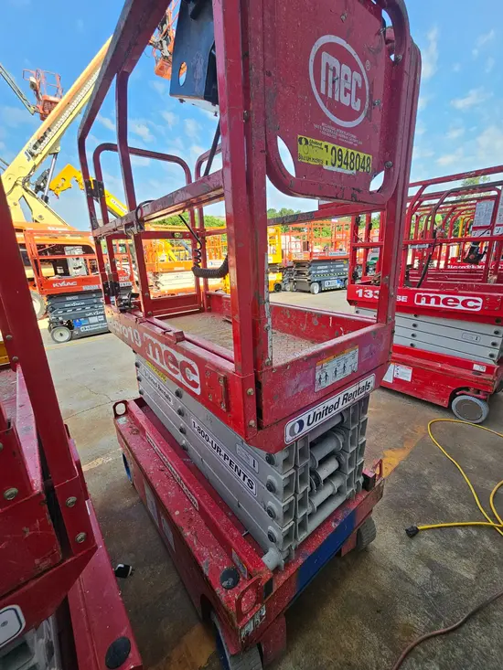 2019 MEC MICRO 19 Scissor Lift