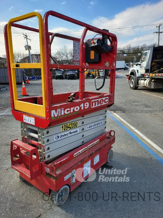 2019 MEC MICRO 19 Scissor Lift
