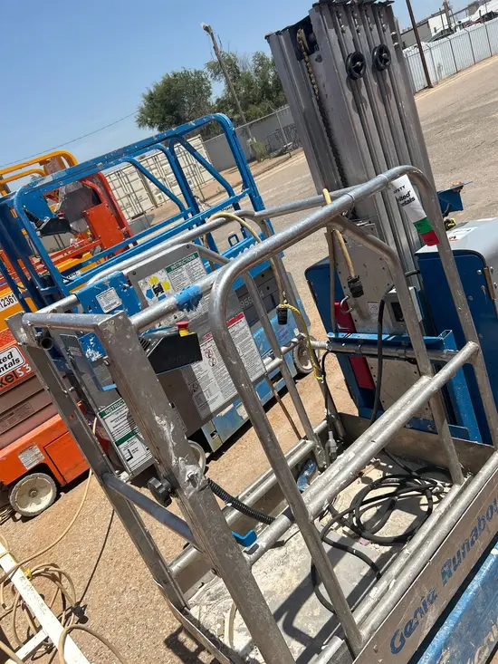 2018 Genie GR-20 Self-Propelled One-Person Lift