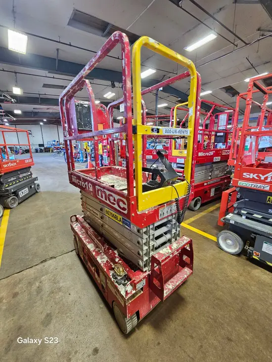 2018 MEC MICRO 19 Scissor Lift