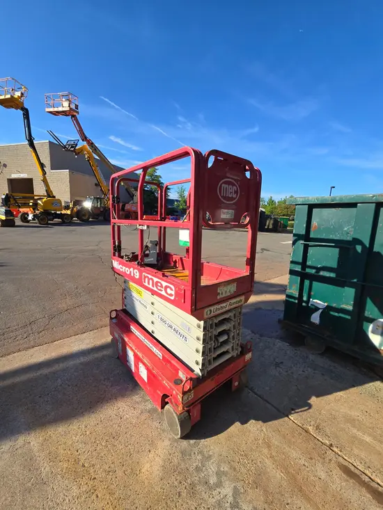 2018 MEC MICRO 19 Scissor Lift