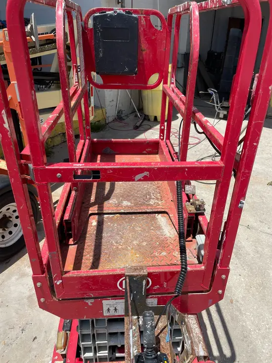 2018 MEC MICRO 19 Scissor Lift