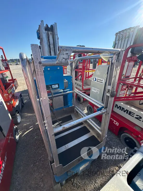 2017 Genie GR-20 Self-Propelled One-Person Lift