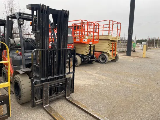 2019 Toyota 8FGU30 Warehouse Forklift