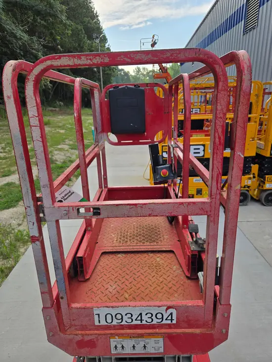 2019 MEC MICRO 19 Scissor Lift