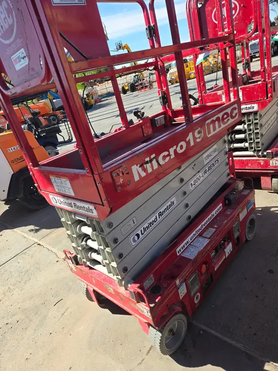 2018 MEC MICRO 19 Scissor Lift