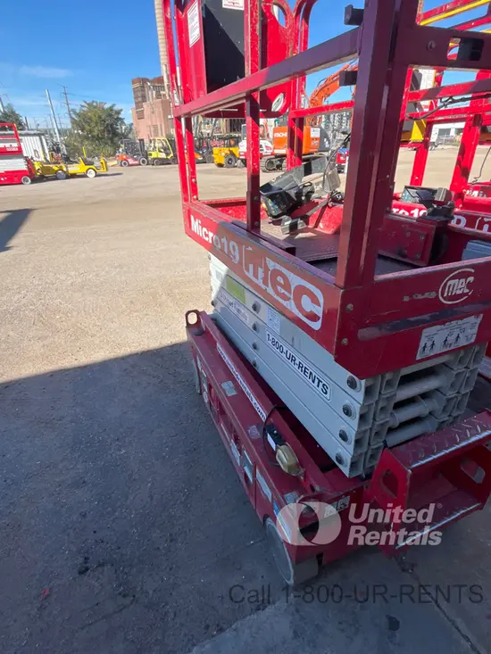 2018 MEC MICRO 19 Scissor Lift