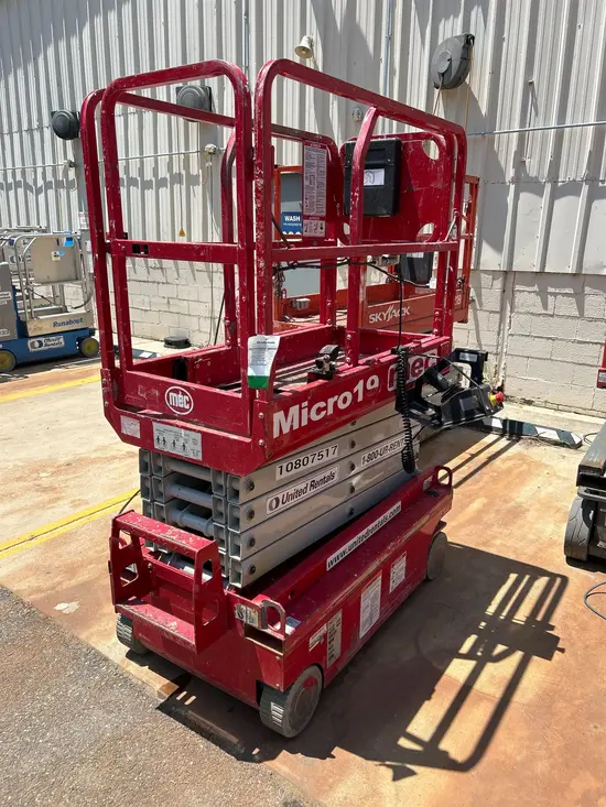 2018 MEC MICRO 19 Scissor Lift