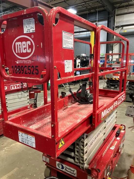 2019 MEC MICRO 19 Scissor Lift
