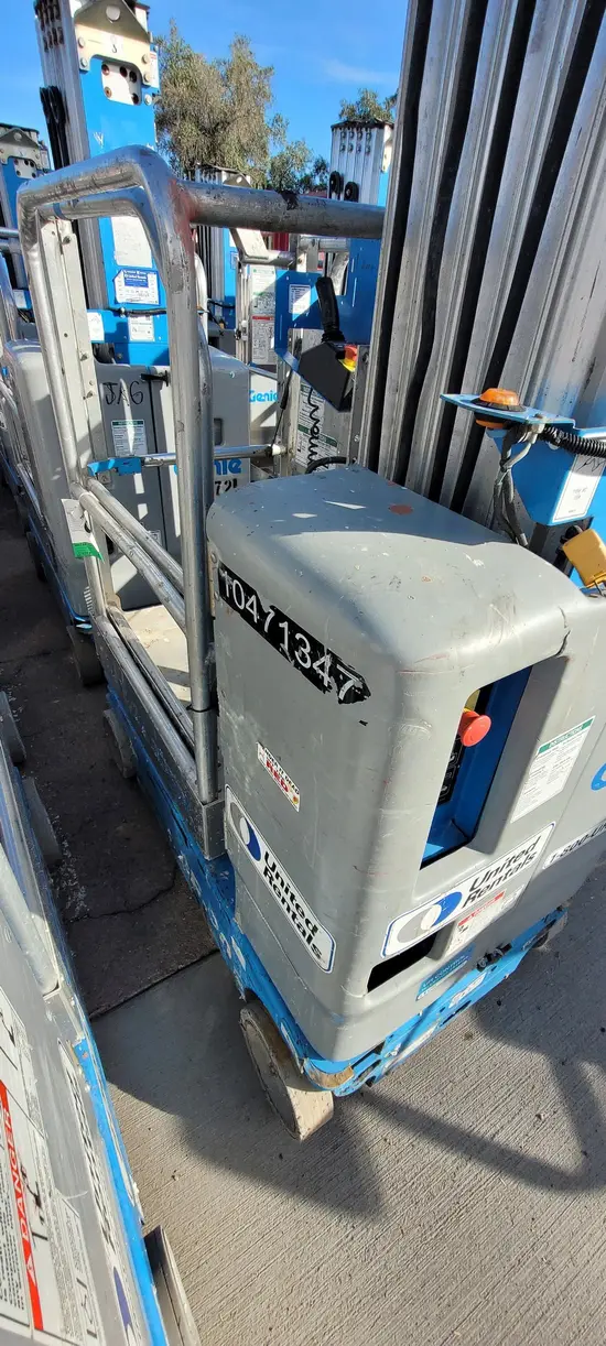 2016 Genie GR-20 Self-Propelled One-Person Lift