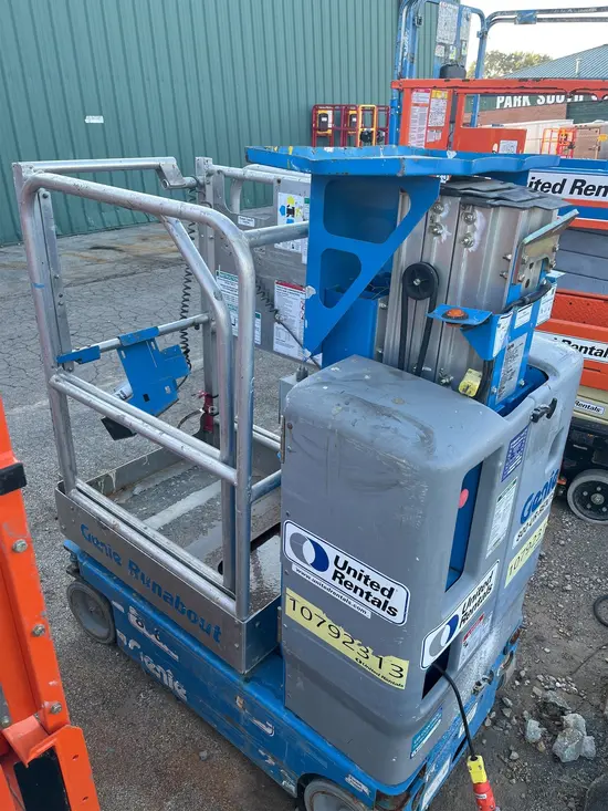 2018 Genie GR-12 Self-Propelled One-Person Lift
