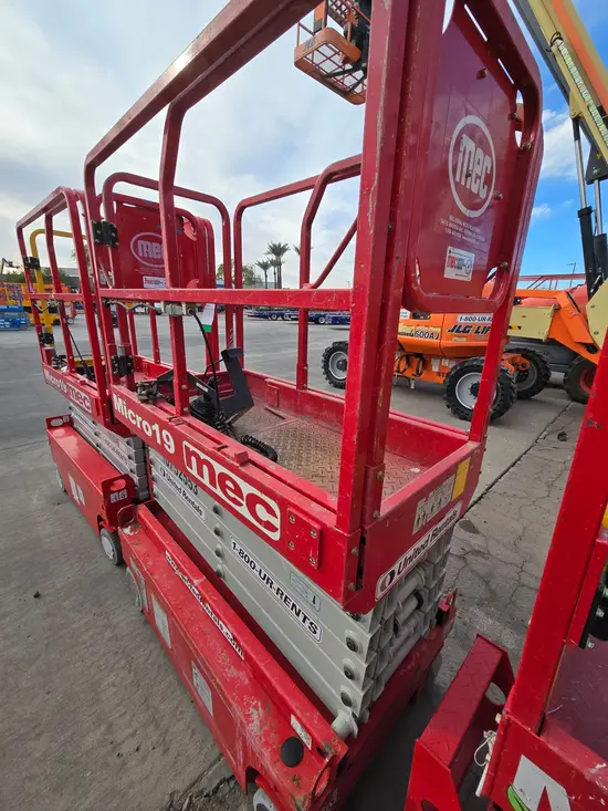 2018 MEC MICRO 19 Scissor Lift