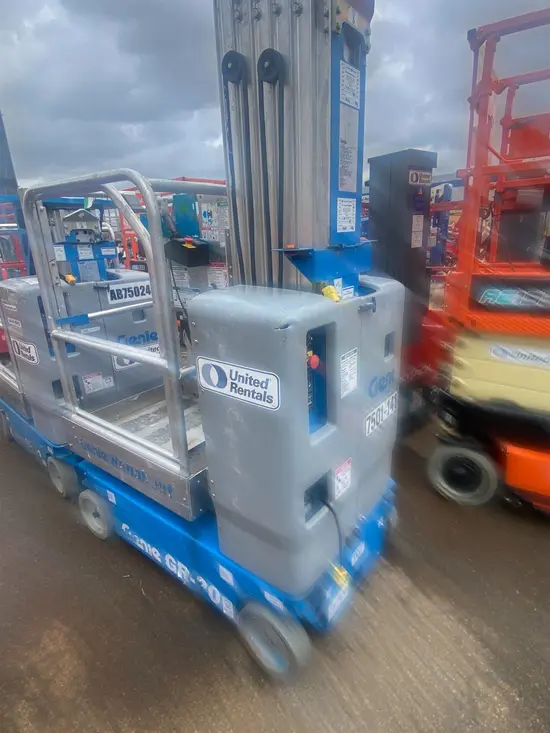 2018 Genie GR-20 Self-Propelled One-Person Lift