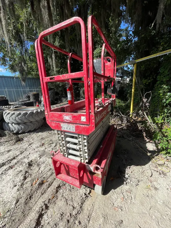 2019 MEC MICRO 19 Scissor Lift