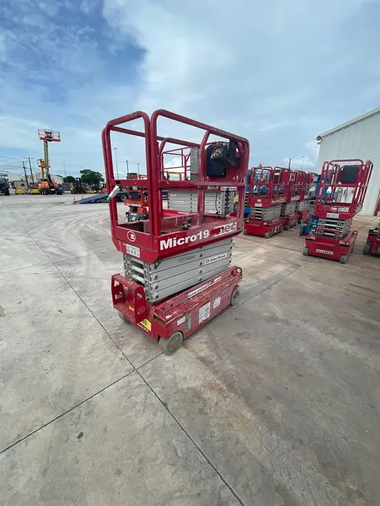 2018 MEC MICRO 19 Scissor Lift