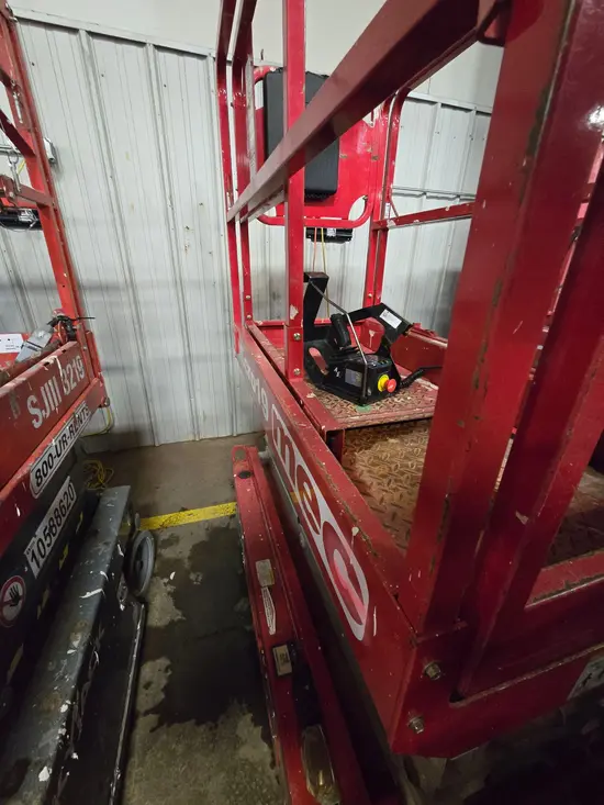 2019 MEC MICRO 19 Scissor Lift