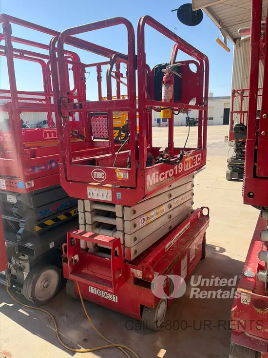 2020 MEC MICRO 19 Scissor Lift