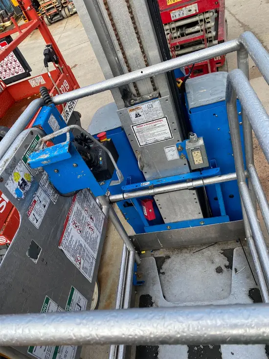 2016 Genie GR-20 Self-Propelled One-Person Lift