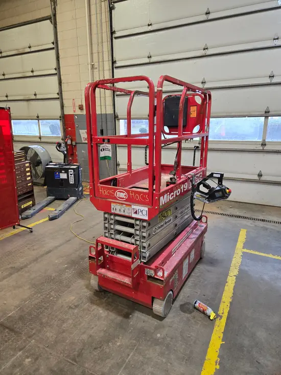 2019 MEC MICRO 19 Scissor Lift