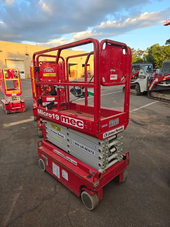 2019 MEC MICRO 19 Scissor Lift