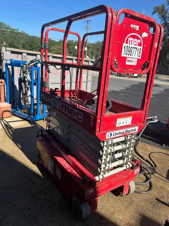 2019 MEC MICRO 19 Scissor Lift