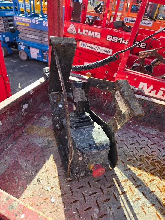 2018 MEC MICRO 19 Scissor Lift
