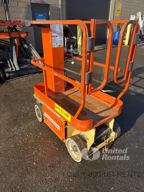 2016 JLG 1230ES Self-Propelled One-Person Lift
