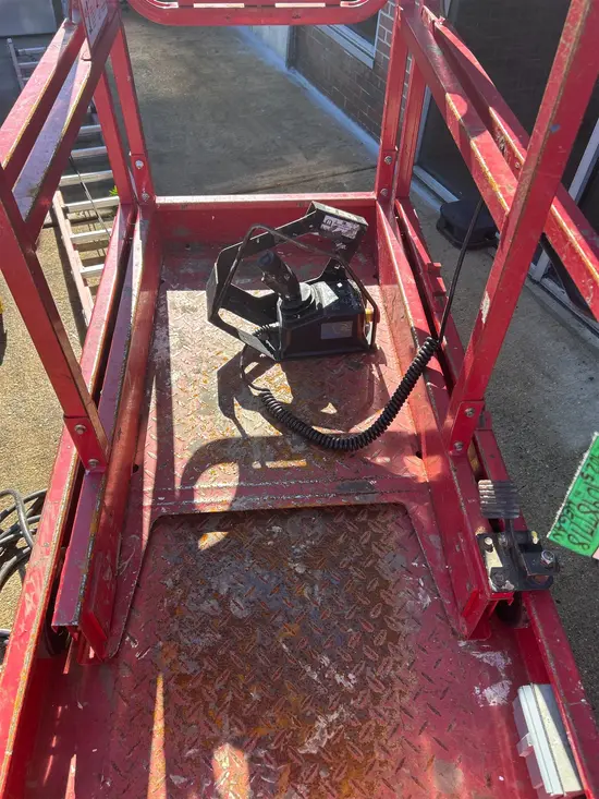 2019 MEC MICRO 19 Scissor Lift