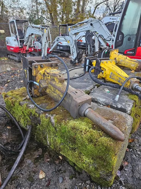 2017 Atlas Copco SB 452 Attachment