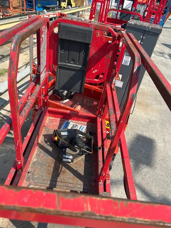 2019 MEC MICRO 19 Scissor Lift